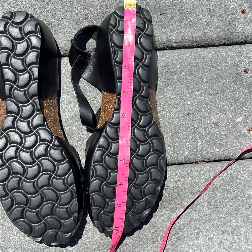 NWOT Lunita Women’s Black Leather Sandals, Peep Toe, Cut Out Design, Size 9 1/2 - Picture 15 of 17